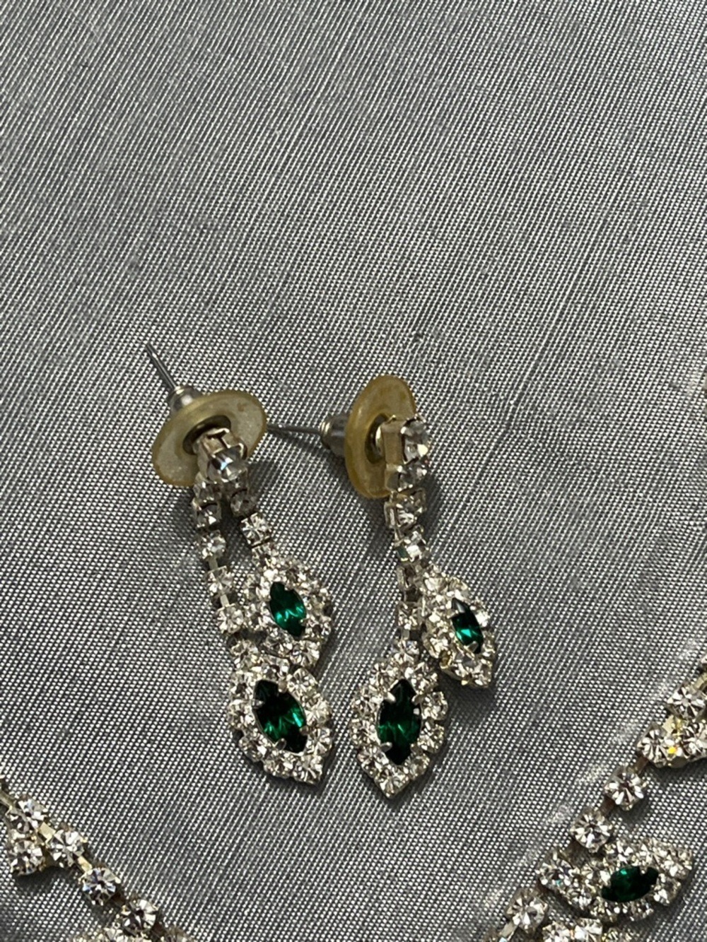 Elegant Necklace and Earring Set Green Crystal - Picture 5 of 11